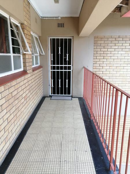Apartment / Flat For Rent in Florida, Roodepoort